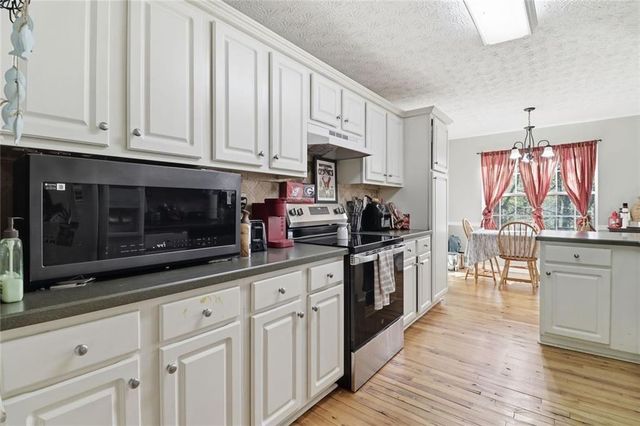 1235 Smoke Hill Lane, Hoschton, GA 30548