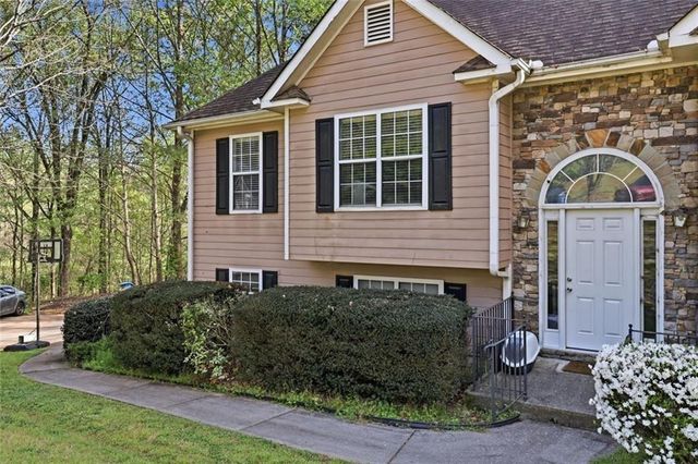 1235 Smoke Hill Lane, Hoschton, GA 30548