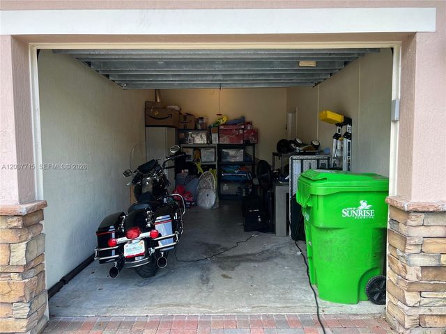 280 Las Brisas Cir 280, Sunrise, FL 33326