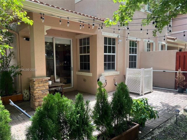 280 Las Brisas Cir 280, Sunrise, FL 33326