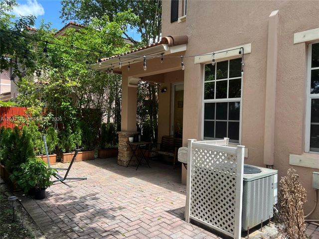 280 Las Brisas Cir 280, Sunrise, FL 33326