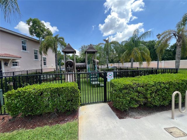 280 Las Brisas Cir 280, Sunrise, FL 33326
