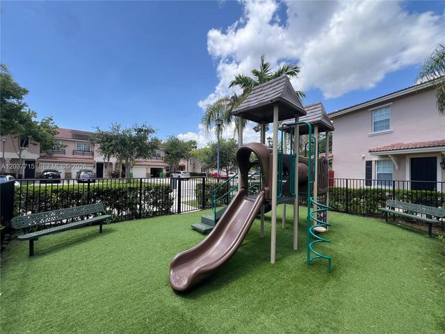 280 Las Brisas Cir 280, Sunrise, FL 33326