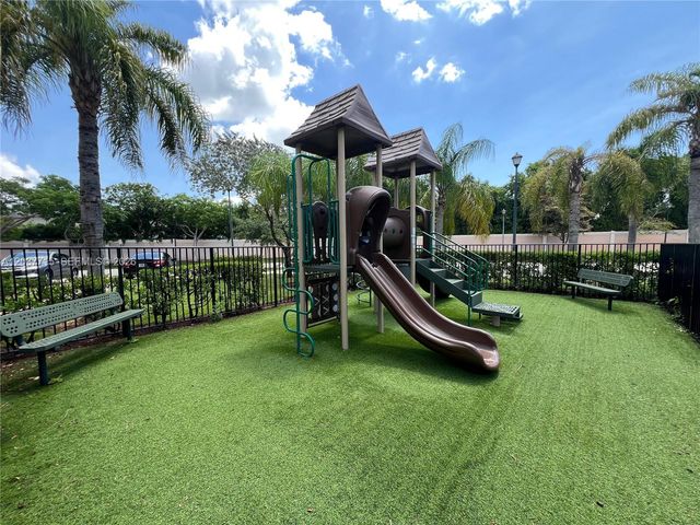 280 Las Brisas Cir 280, Sunrise, FL 33326