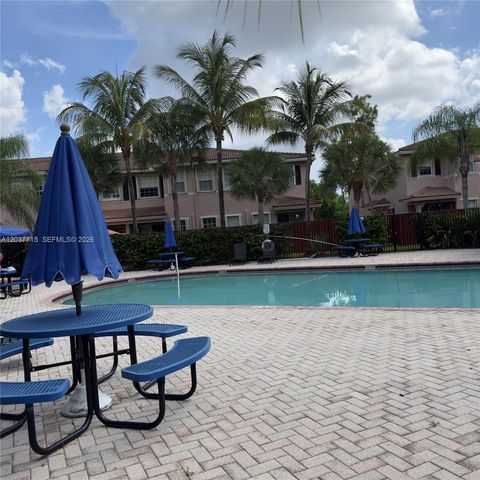 280 Las Brisas Cir 280, Sunrise, FL 33326