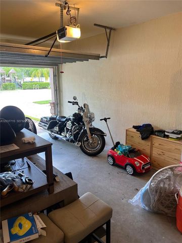 280 Las Brisas Cir 280, Sunrise, FL 33326