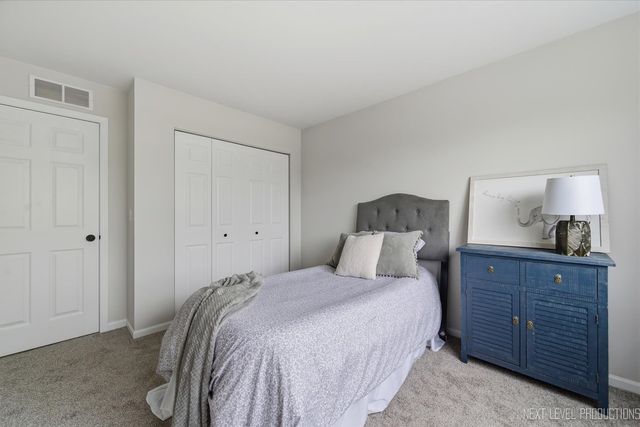 534 mallard Lane B, Sugar Grove, IL 60554