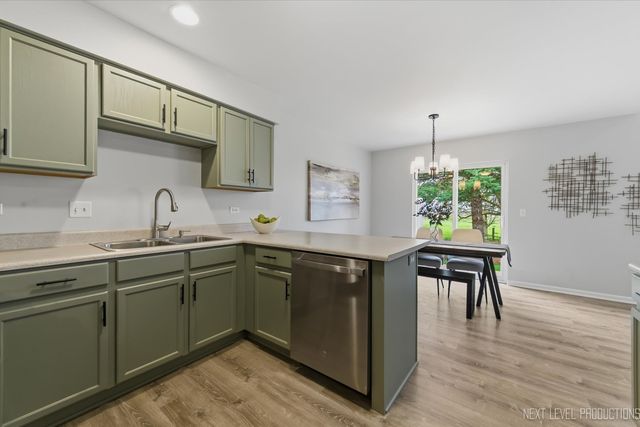 534 mallard Lane B, Sugar Grove, IL 60554