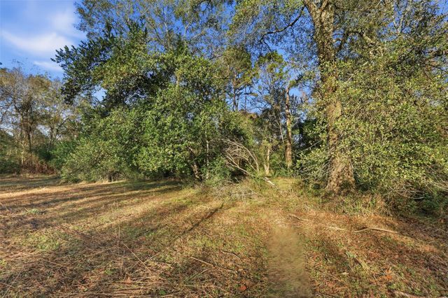 12108 N Lakewood Drive, Splendora, TX 77372