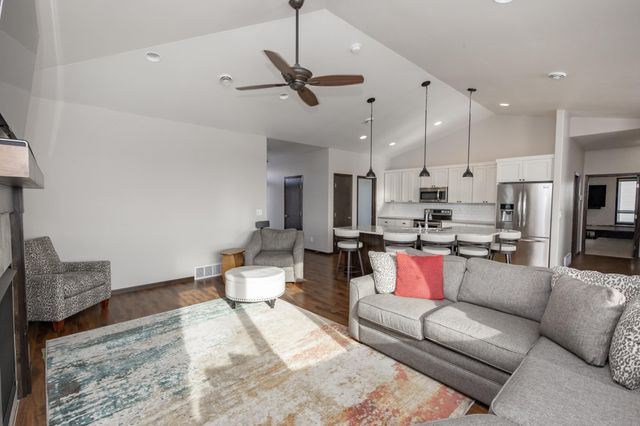 4268 Pine Parkway S, Fargo, ND 58104