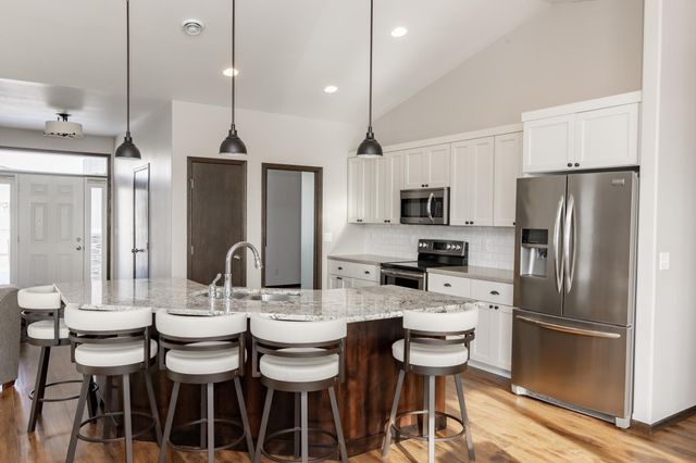 4268 Pine Parkway S, Fargo, ND 58104