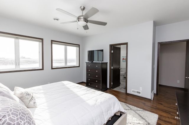 4268 Pine Parkway S, Fargo, ND 58104