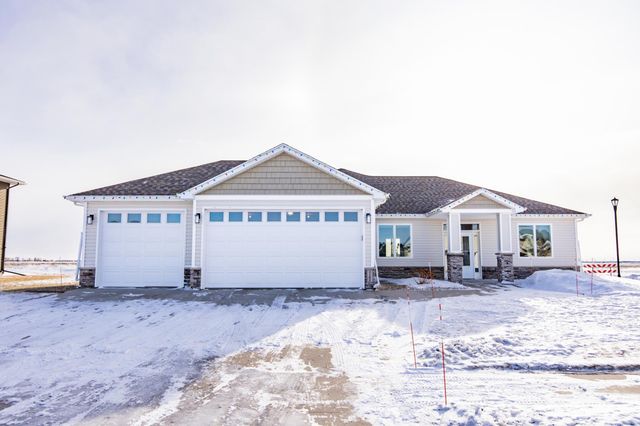 4268 Pine Parkway S, Fargo, ND 58104