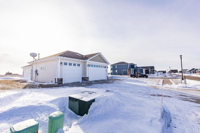 4268 Pine Parkway S, Fargo, ND 58104