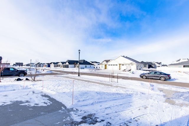 4268 Pine Parkway S, Fargo, ND 58104