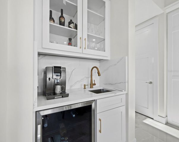 635 JUNGLE QUEEN WAY, Longboat Key, FL 34228