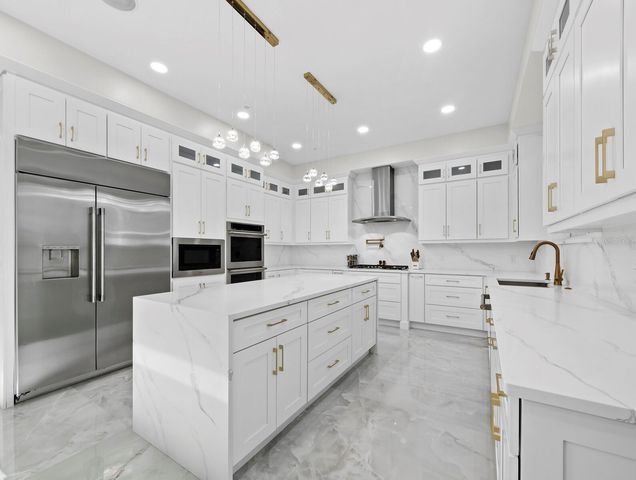 635 JUNGLE QUEEN WAY, Longboat Key, FL 34228