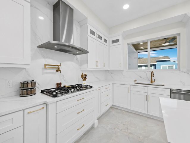 635 JUNGLE QUEEN WAY, Longboat Key, FL 34228