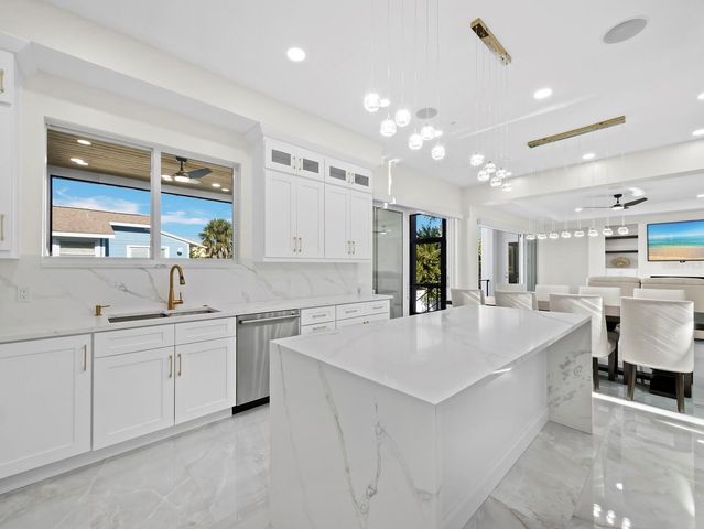 635 JUNGLE QUEEN WAY, Longboat Key, FL 34228