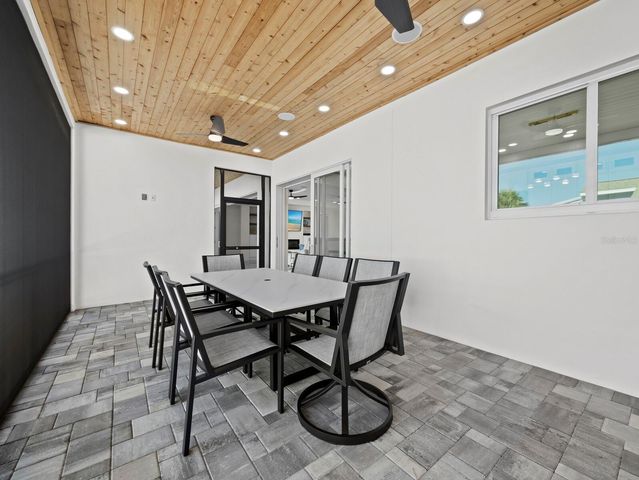 635 JUNGLE QUEEN WAY, Longboat Key, FL 34228