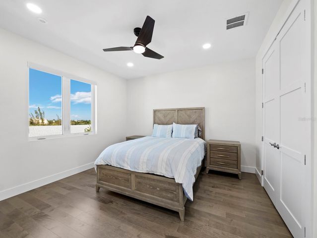 635 JUNGLE QUEEN WAY, Longboat Key, FL 34228