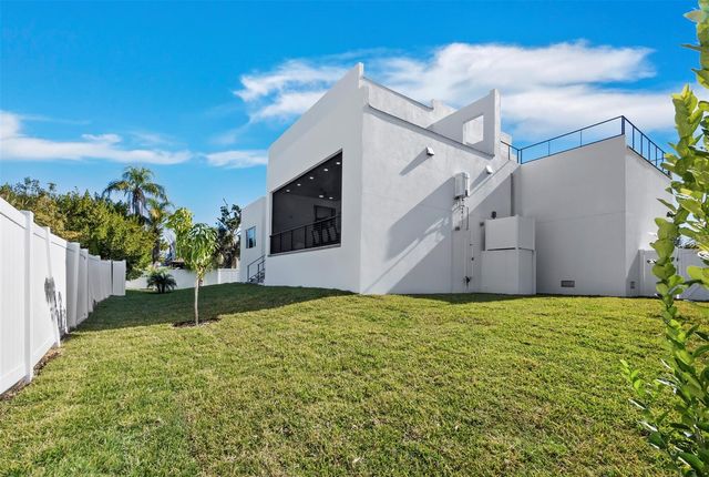 635 JUNGLE QUEEN WAY, Longboat Key, FL 34228