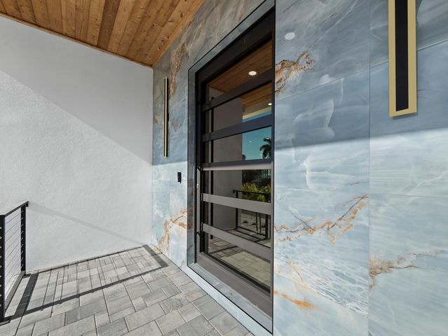 635 JUNGLE QUEEN WAY, Longboat Key, FL 34228