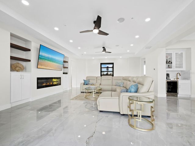 635 JUNGLE QUEEN WAY, Longboat Key, FL 34228