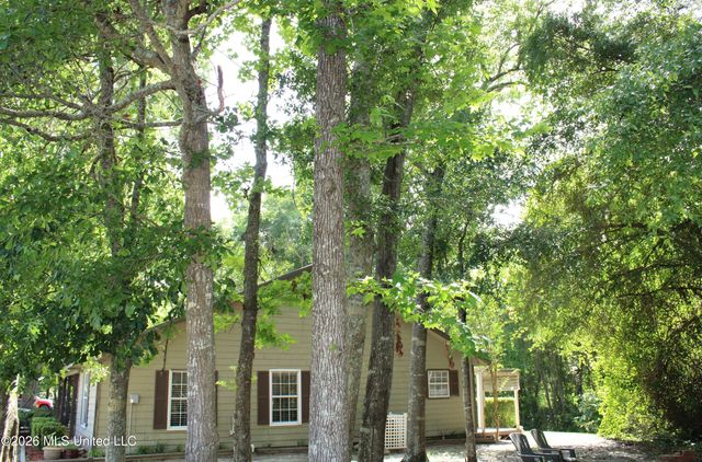1533 Albacore Lane, Gautier, MS 39553