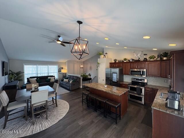 647 Pearse Road, Niskayuna, NY 12309