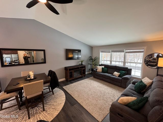 647 Pearse Road, Niskayuna, NY 12309