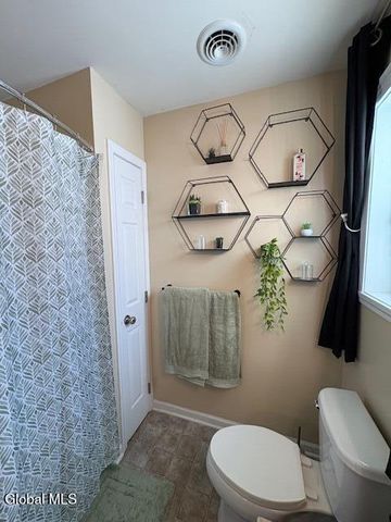 647 Pearse Road, Niskayuna, NY 12309