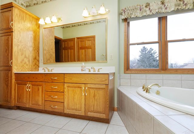 3415 Win Kae Place, Bay City, MI 48706