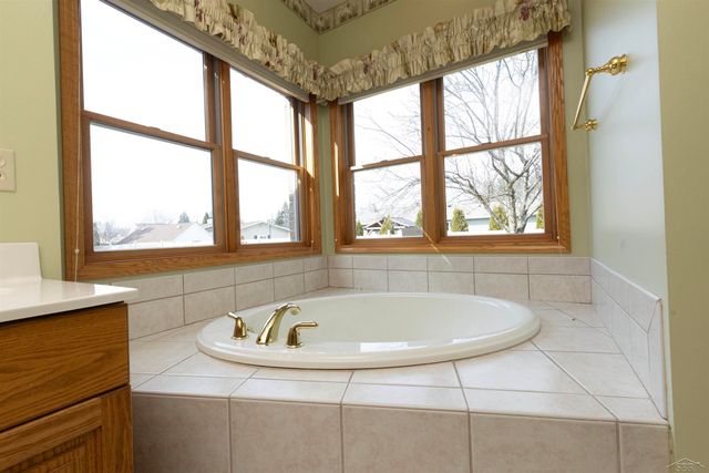 3415 Win Kae Place, Bay City, MI 48706