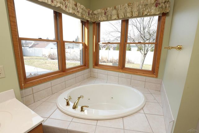 3415 Win Kae Place, Bay City, MI 48706