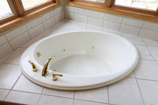 3415 Win Kae Place, Bay City, MI 48706