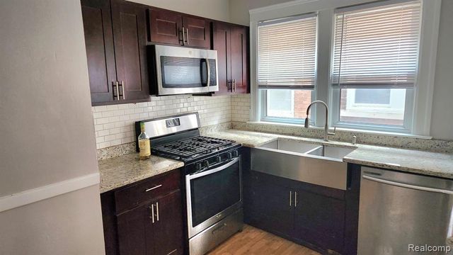 864 Nottingham 1s Road, Grosse Pointe Park, MI 48230