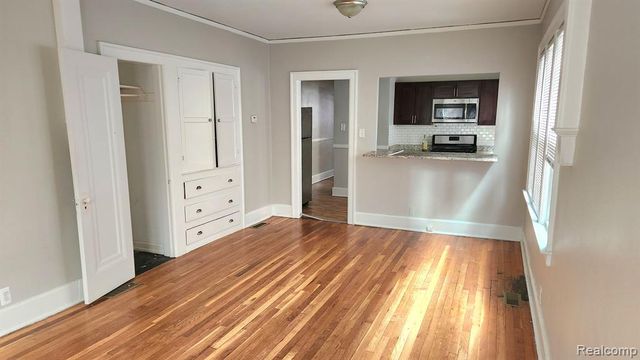 864 Nottingham 1s Road, Grosse Pointe Park, MI 48230