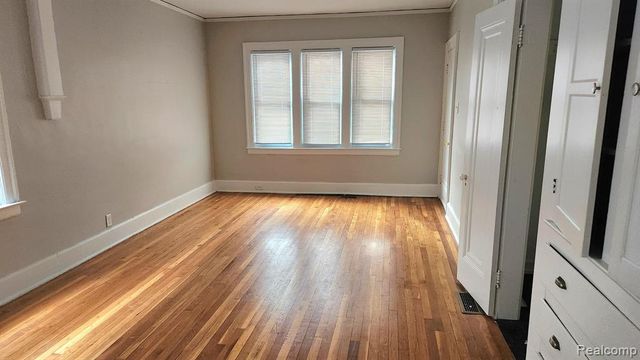 864 Nottingham 1s Road, Grosse Pointe Park, MI 48230