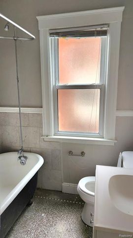 864 Nottingham 1s Road, Grosse Pointe Park, MI 48230