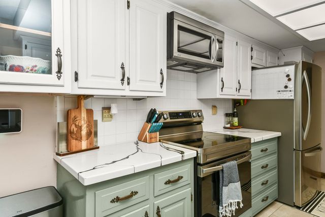 6074 W Farm Road 94, Springfield, MO 65803