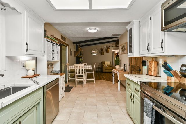 6074 W Farm Road 94, Springfield, MO 65803
