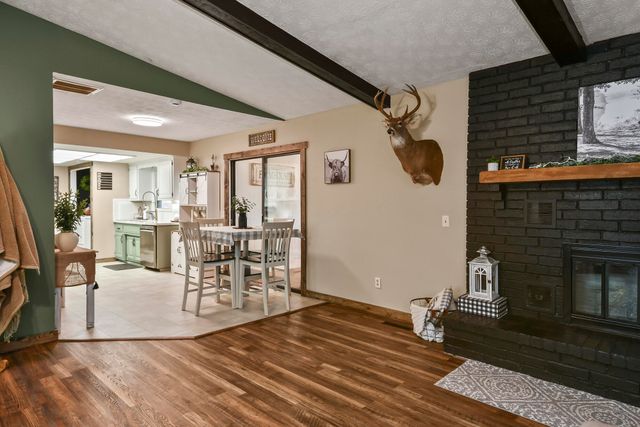 6074 W Farm Road 94, Springfield, MO 65803