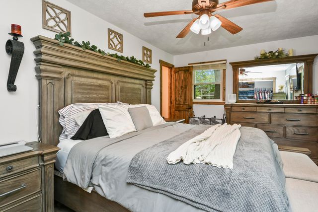 6074 W Farm Road 94, Springfield, MO 65803