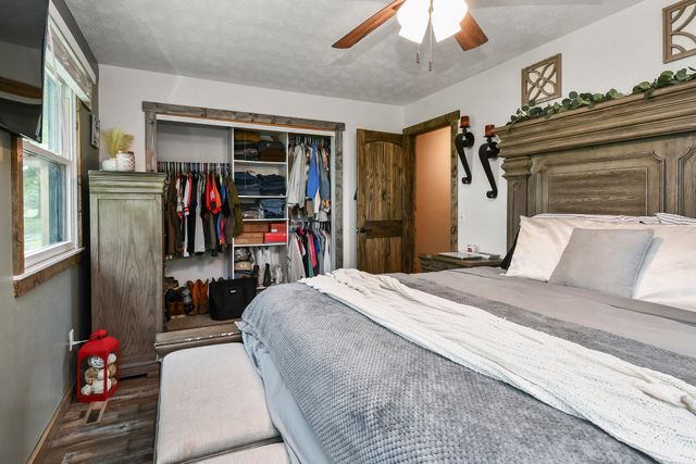 6074 W Farm Road 94, Springfield, MO 65803