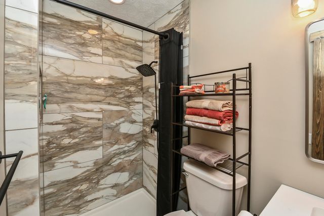 6074 W Farm Road 94, Springfield, MO 65803