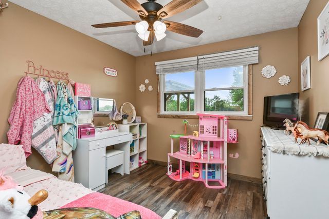 6074 W Farm Road 94, Springfield, MO 65803