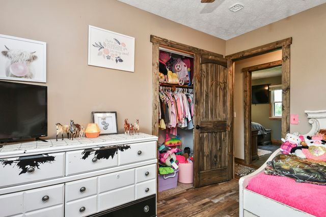 6074 W Farm Road 94, Springfield, MO 65803