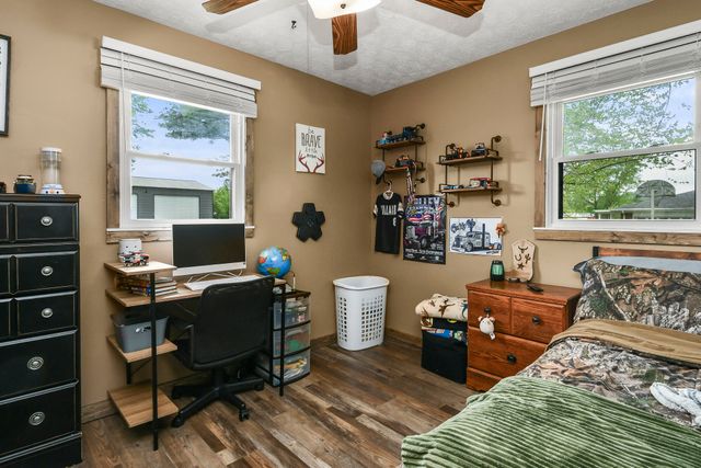 6074 W Farm Road 94, Springfield, MO 65803
