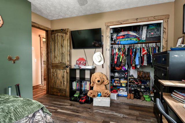 6074 W Farm Road 94, Springfield, MO 65803
